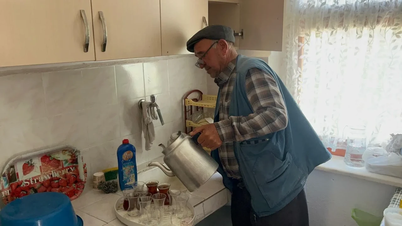 Yiyecek ve İçecek İkram Ediliyor