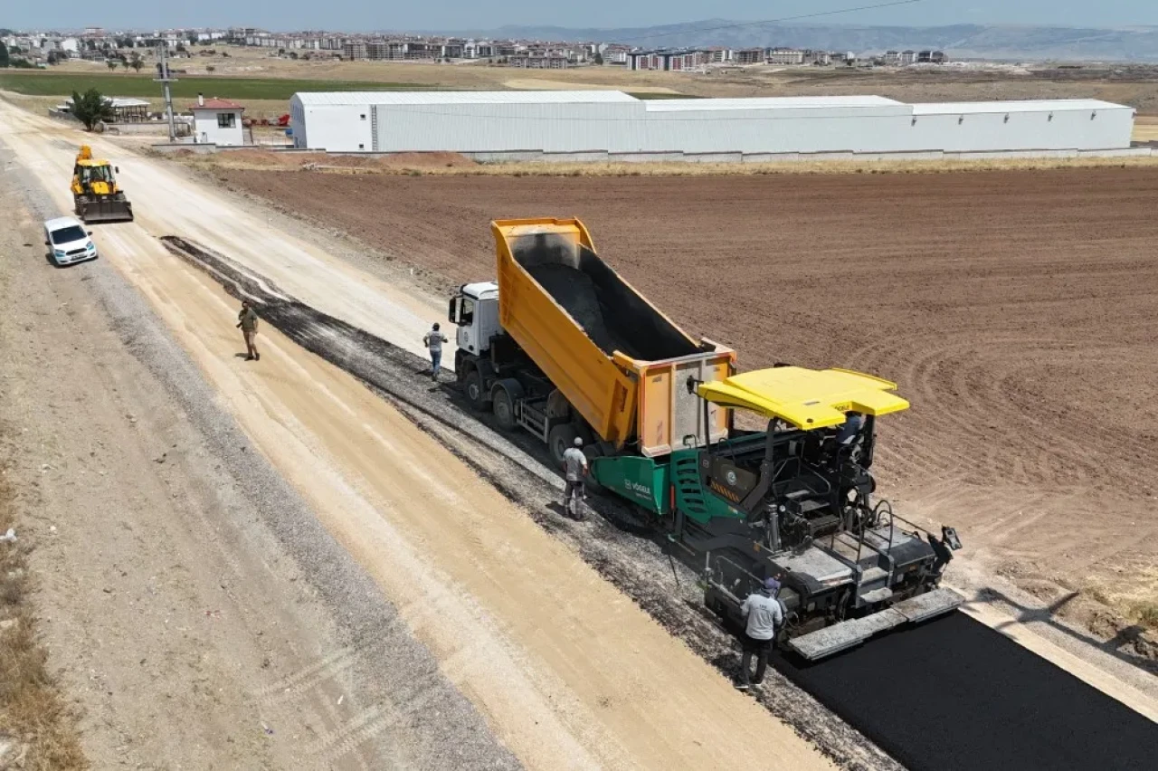 Eskişehir Büyükşehir Belediyesi’nden yol çalışması: Şehir uyurken ekipler sahada