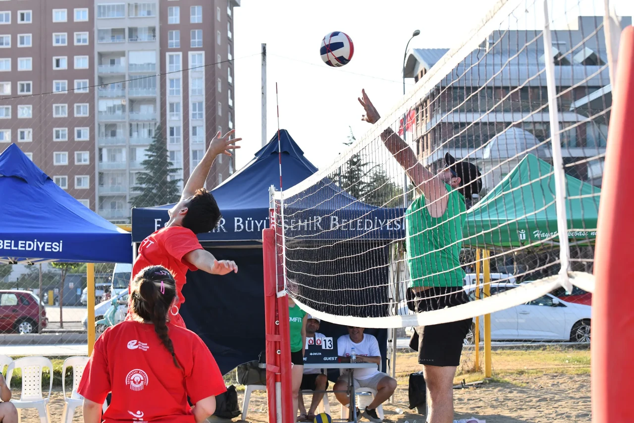 Tepebaşı’nda Plaj Voleybolu Coşkusu, Milli Zaferle Taçlandı