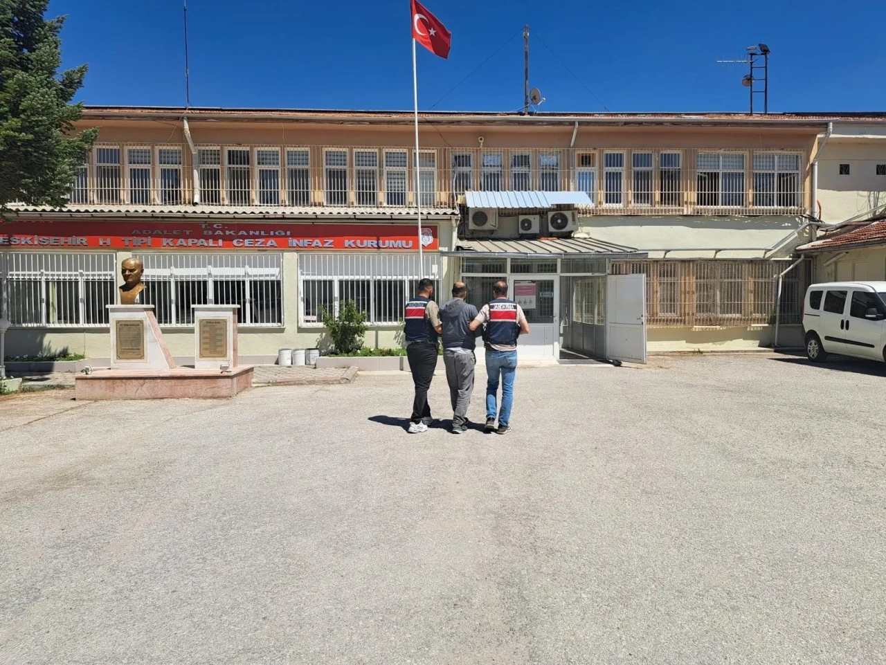Interpol Kırmızı Bültenle Aradı