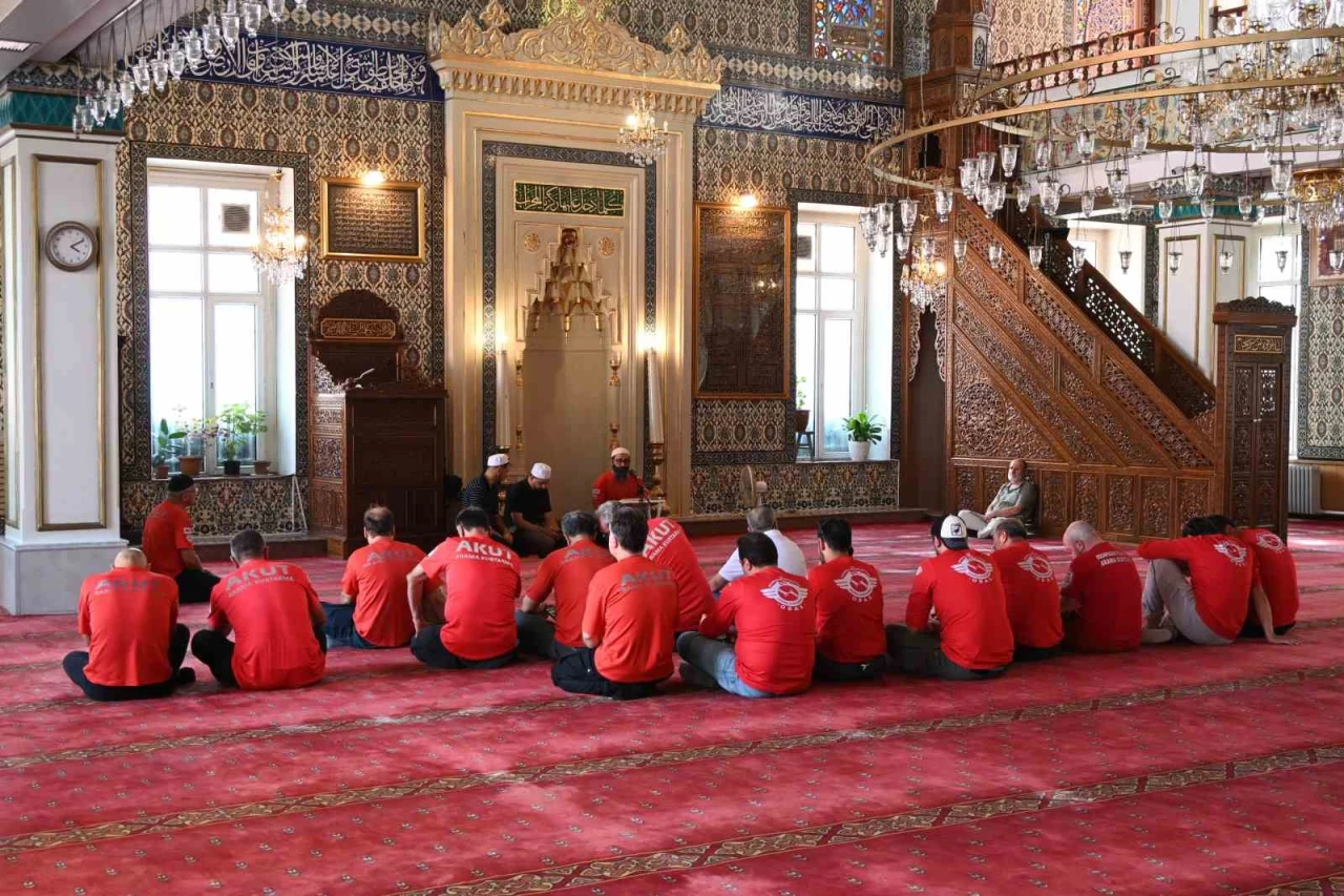 AKUT, Orman Yangınlarında Hayatını Kaybeden Şehitler İçin Mevlit Programı Düzenledi