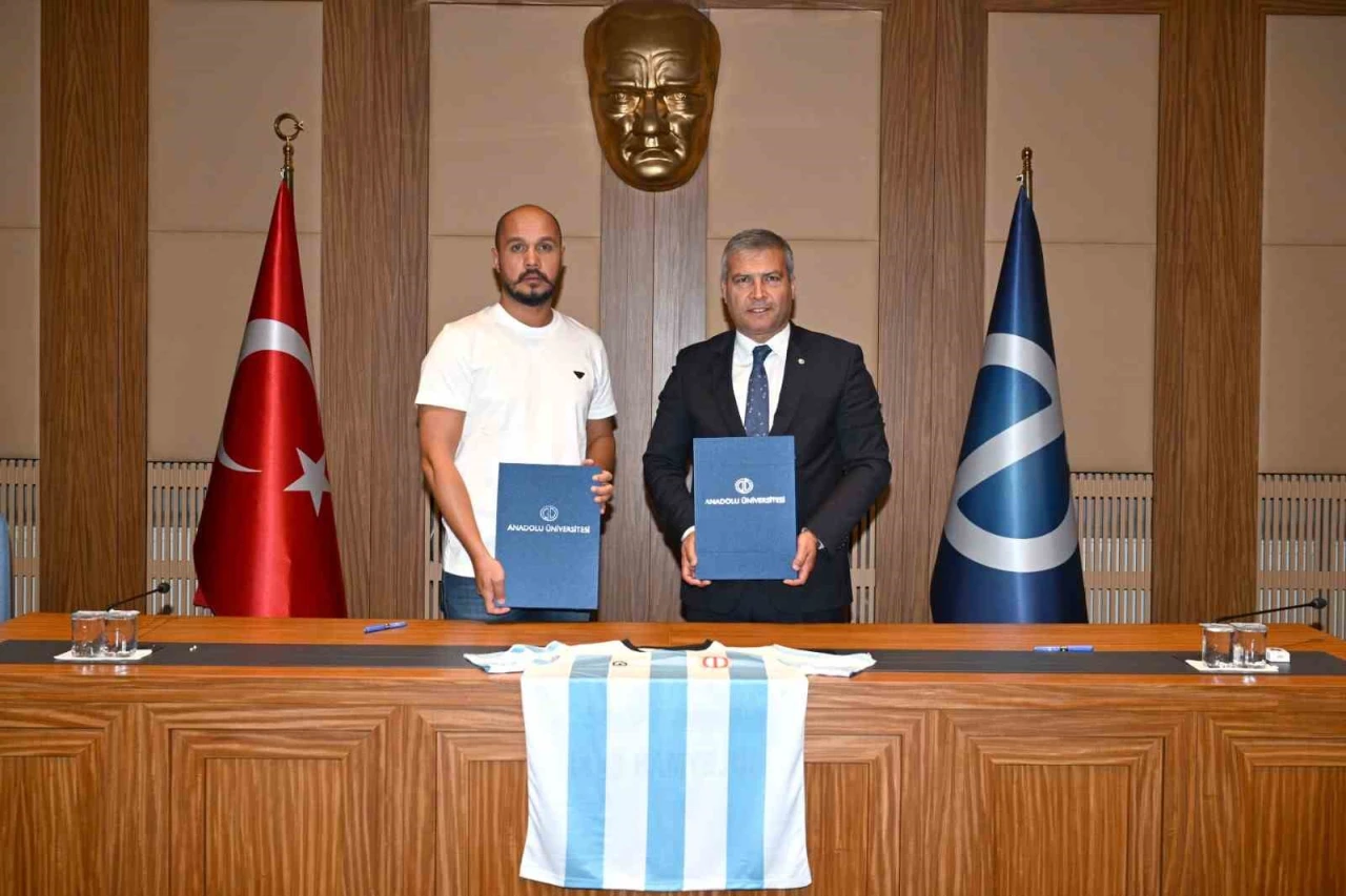 Anadolu Üniversitesi’nin Futbol Şubesi Eskişehir Anadolu Spor’a Devredildi