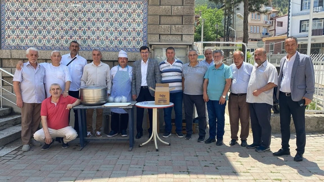 Başkan Kahveci, İstiklal Mahallesi'nde Aşure İkramı Gerçekleştirdi!