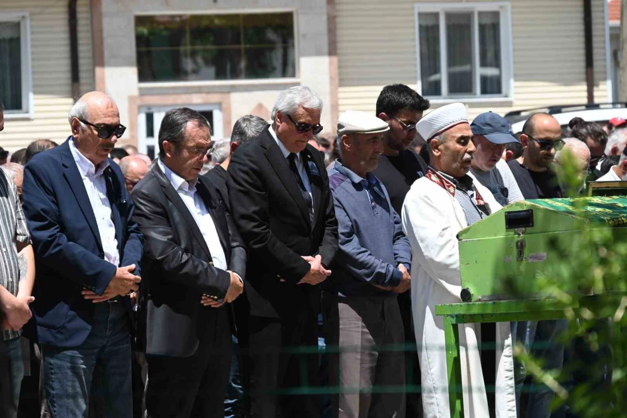 Bozüyük’te Acı Gün: Engin Kardeş Göz Yaşlarıyla Defnedildi