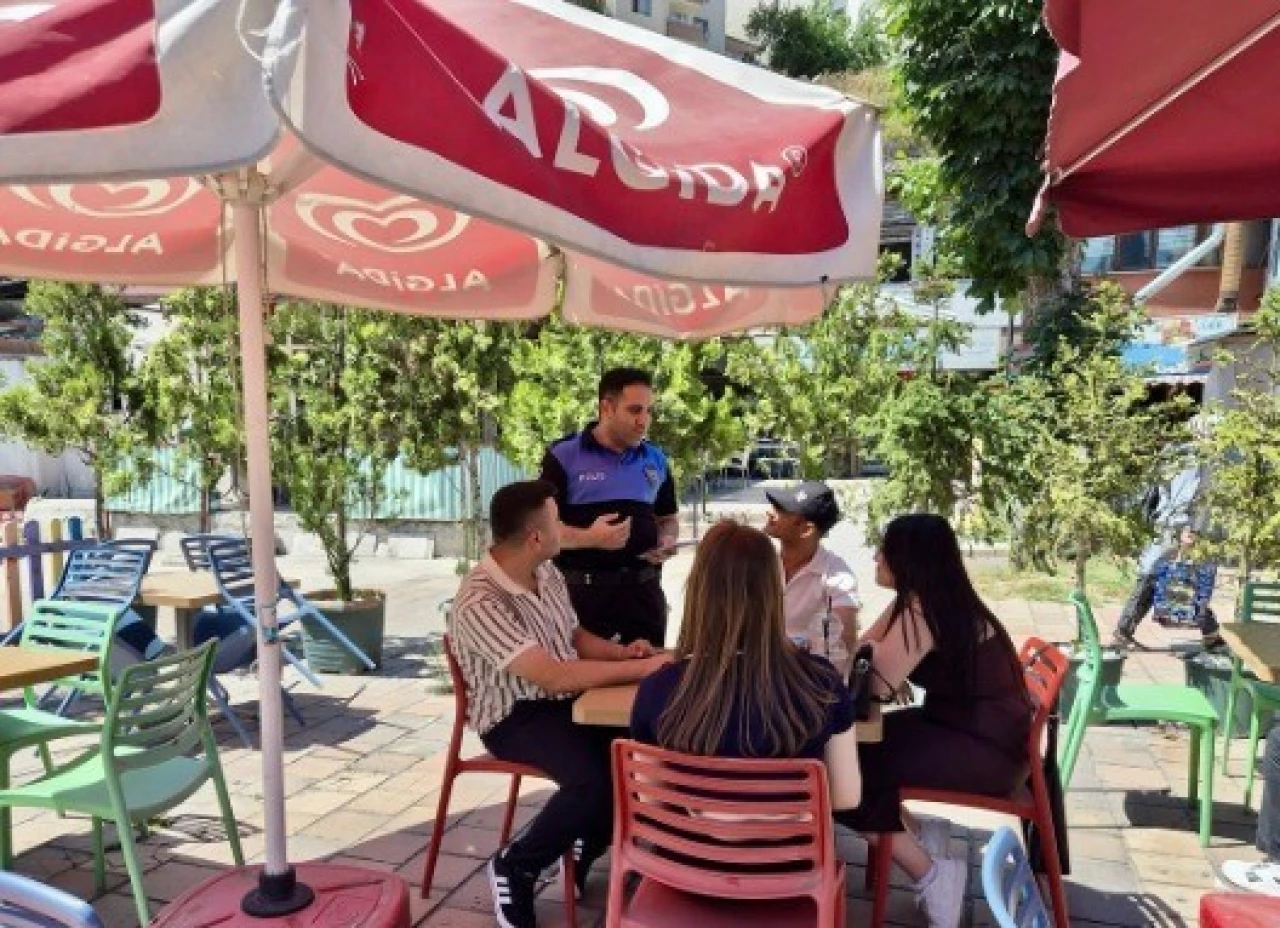 Toplum Destekli Polislik Ekipleri Vatandaşları Tek Tek Bilgilendirdi