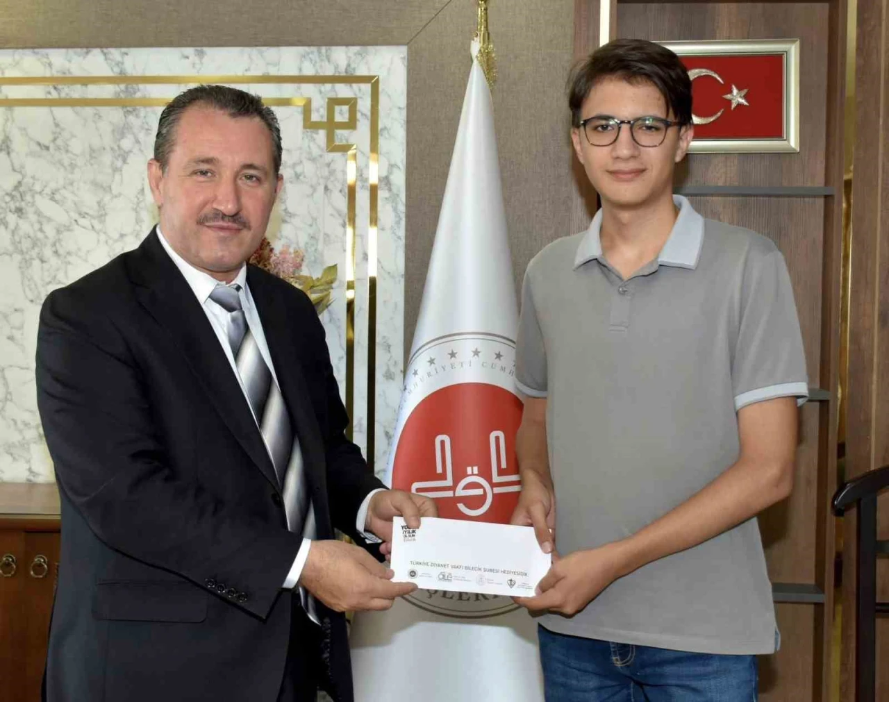 İmam Hatipli Öğrenci Gürsoy, Müftü Dilek'ten Tebrik ve Destek Aldı