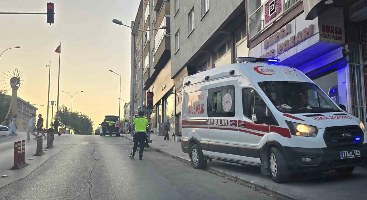 Bilecik'te İki Motorlu Bisikletin Çarpışması Sonucu Bir Kişi Yaralandı