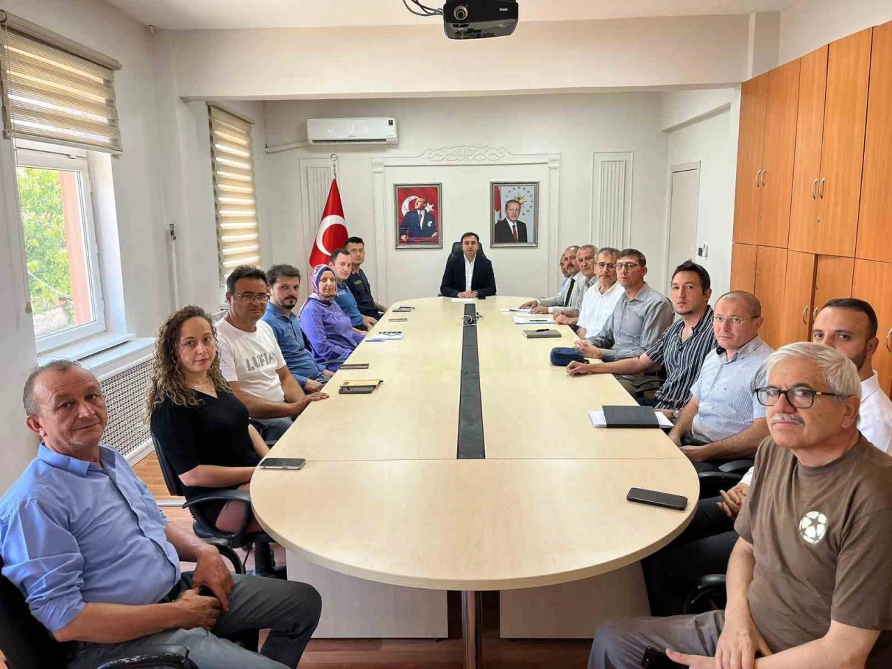 Çavdarhisar'da Halk Eğitimi Toplantısı: Kurs Planlamaları ve Erişilebilirlik Konuları Ele Alındı
