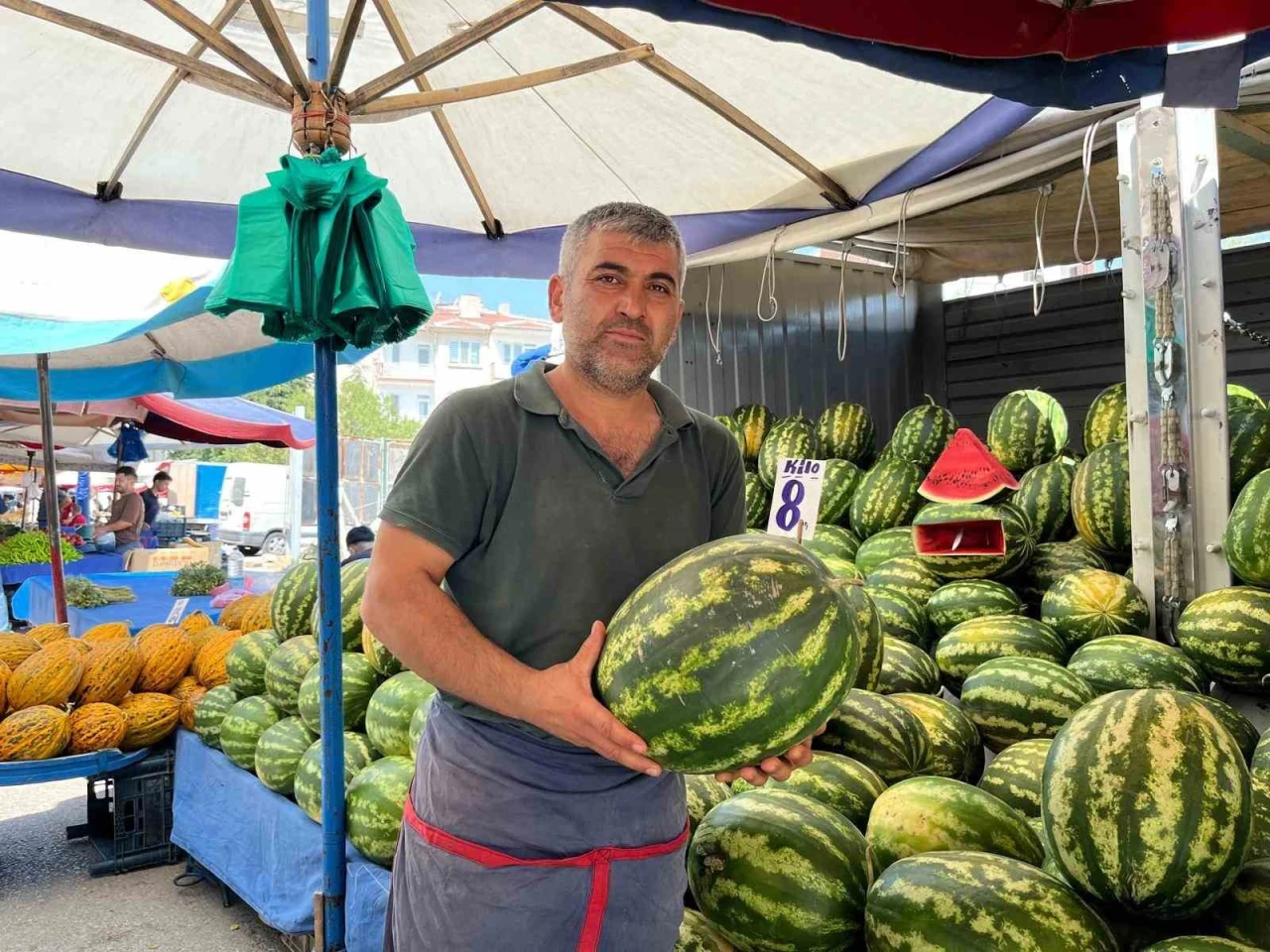 Eskişehir'de Karpuz Uygun Fiyata Satılmasına Rağmen Talep Yok