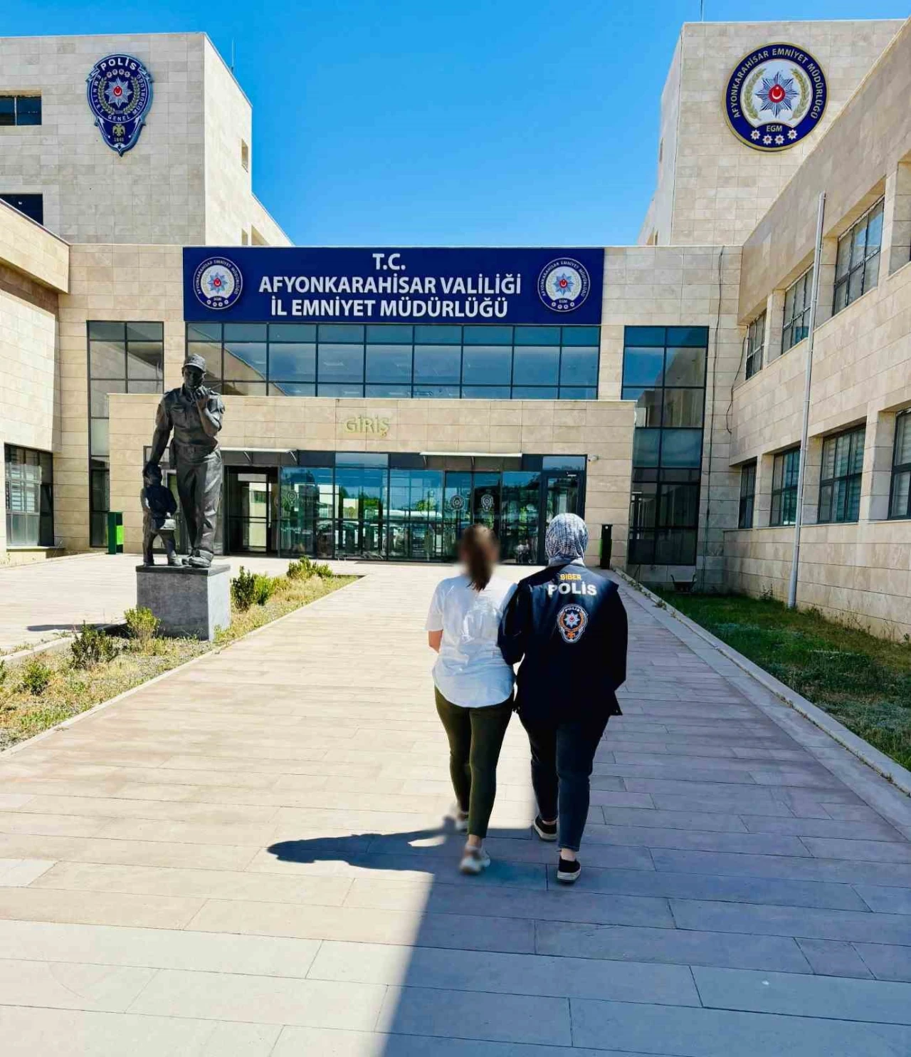 Afyonkarahisar’da Dolandırıcılıktan Aranan Zanlı Yakalandı