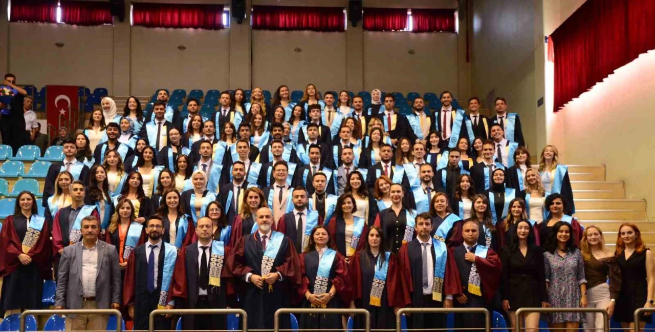 ESOGÜ Diş Hekimliği Fakültesi, 2025 Yılı Mezunlarını Uğurladı