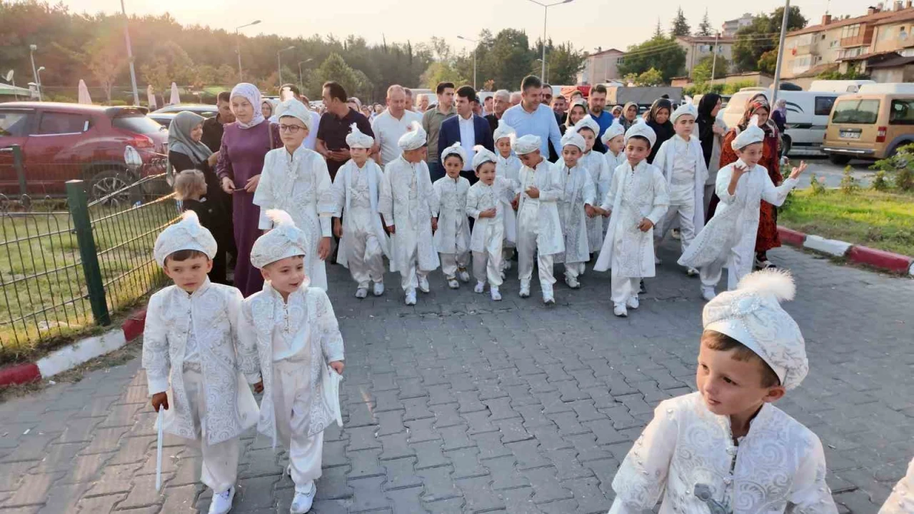 Gediz Tarhana Festivali’nde 20 Çocuk İçin Toplu Sünnet Merasimi Düzenlendi