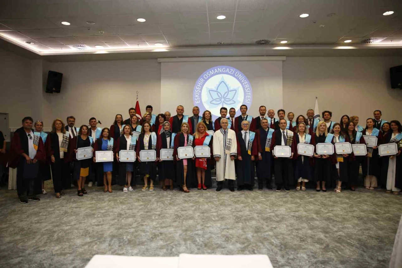 ESOGÜ Öğretim Üyeleri Profesör Unvanlarını Kutladı, Cübbelerini Giydi