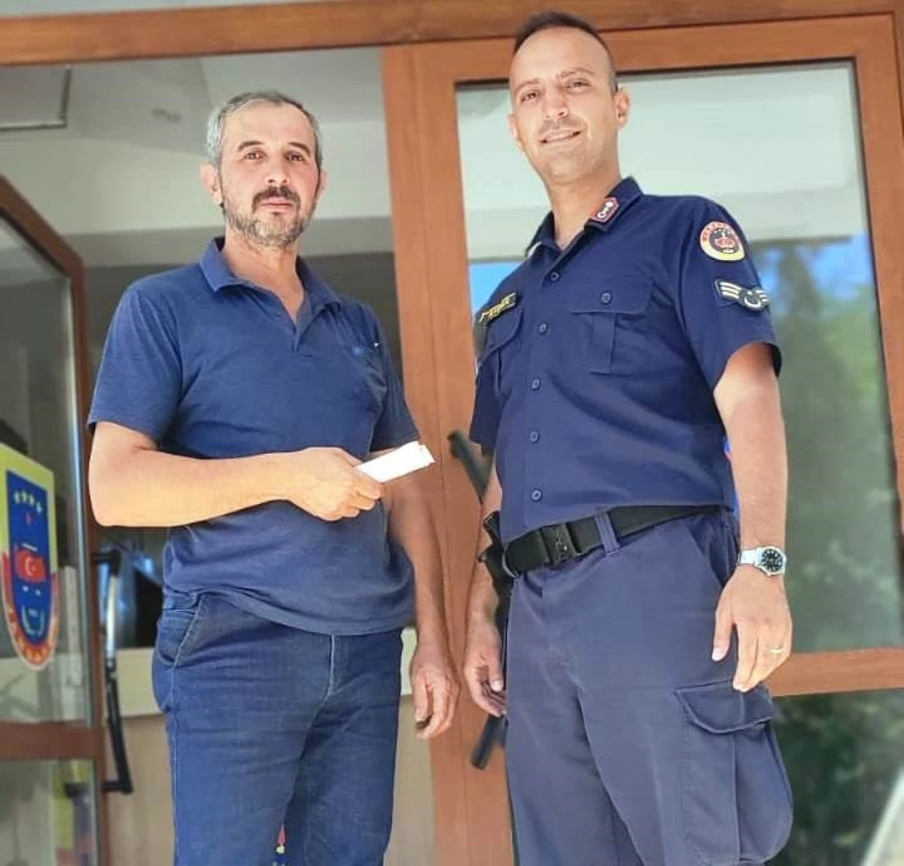 Kütahya’da Örnek İnsanlık: Parayı Yangın Yerinde Buldu, Sahibine Kavuştu
