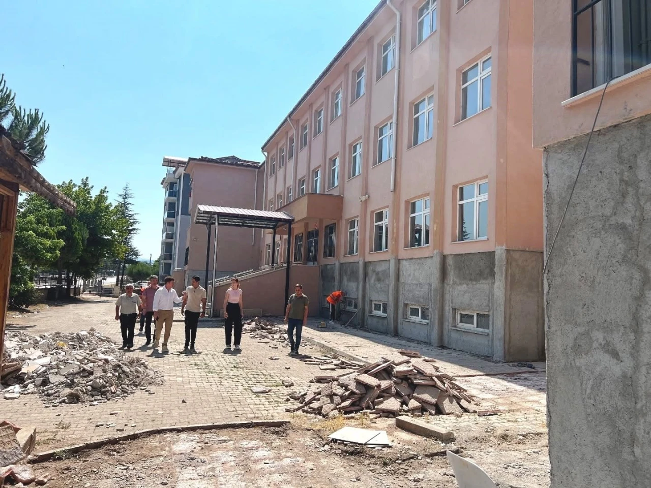 Simav Kaymakamı Bünyamin Karaloğlu’ndan Okullara ve Jandarma Binasına Yerinde İnceleme