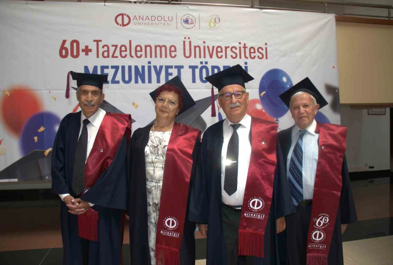 Anadolu Üniversitesi’nde 60+ Mezuniyet Coşkusu