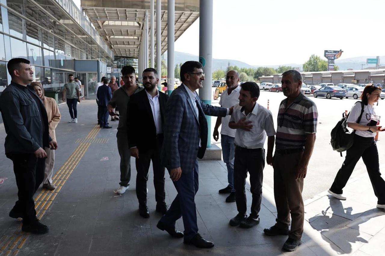 Kütahya'nın Belediye Başkanı Eyüp Kahveci, Otobüs Terminalinde Detaylı İncelemeler Gerçekleştirdi