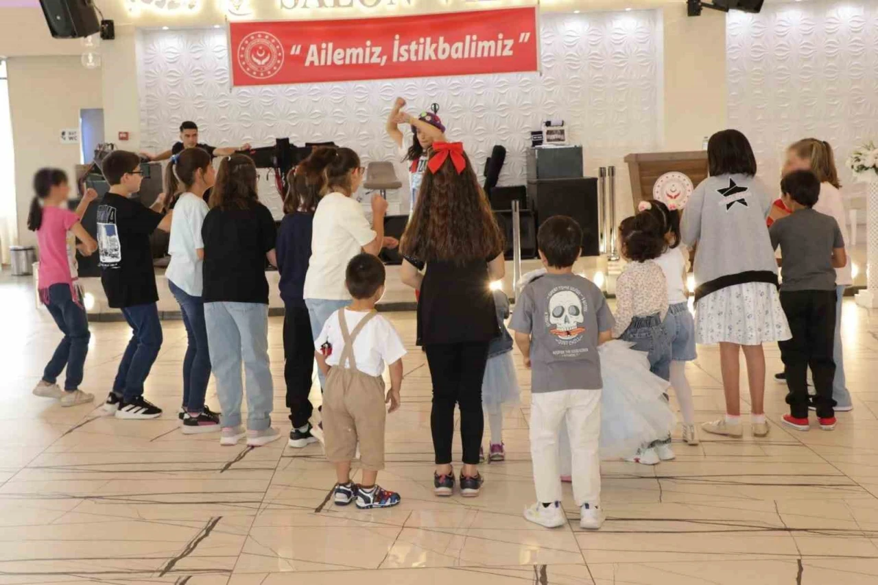 Kütahya’da Koruyucu Aile Şenliği Renkli Görüntülere Sahne Oldu