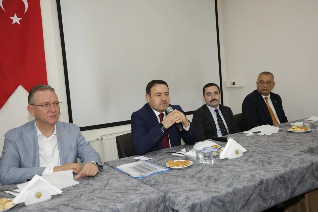 Vali Işın, muhtarlarla buluşarak köy yaşamının önemini vurguladı