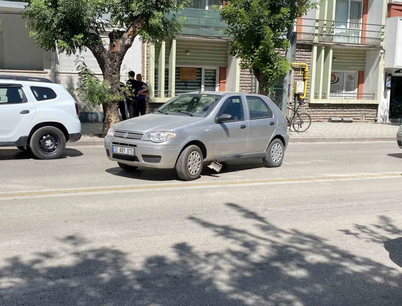 Eskişehir’de Kuryenin Feci Anı! Otomobille Çarpıştı, Hastaneye Kaldırıldı