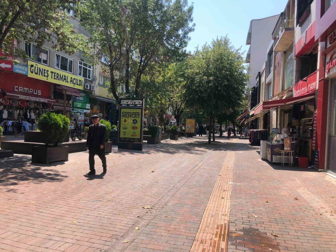 Aşırı sıcaklar kent merkezini boş bıraktı