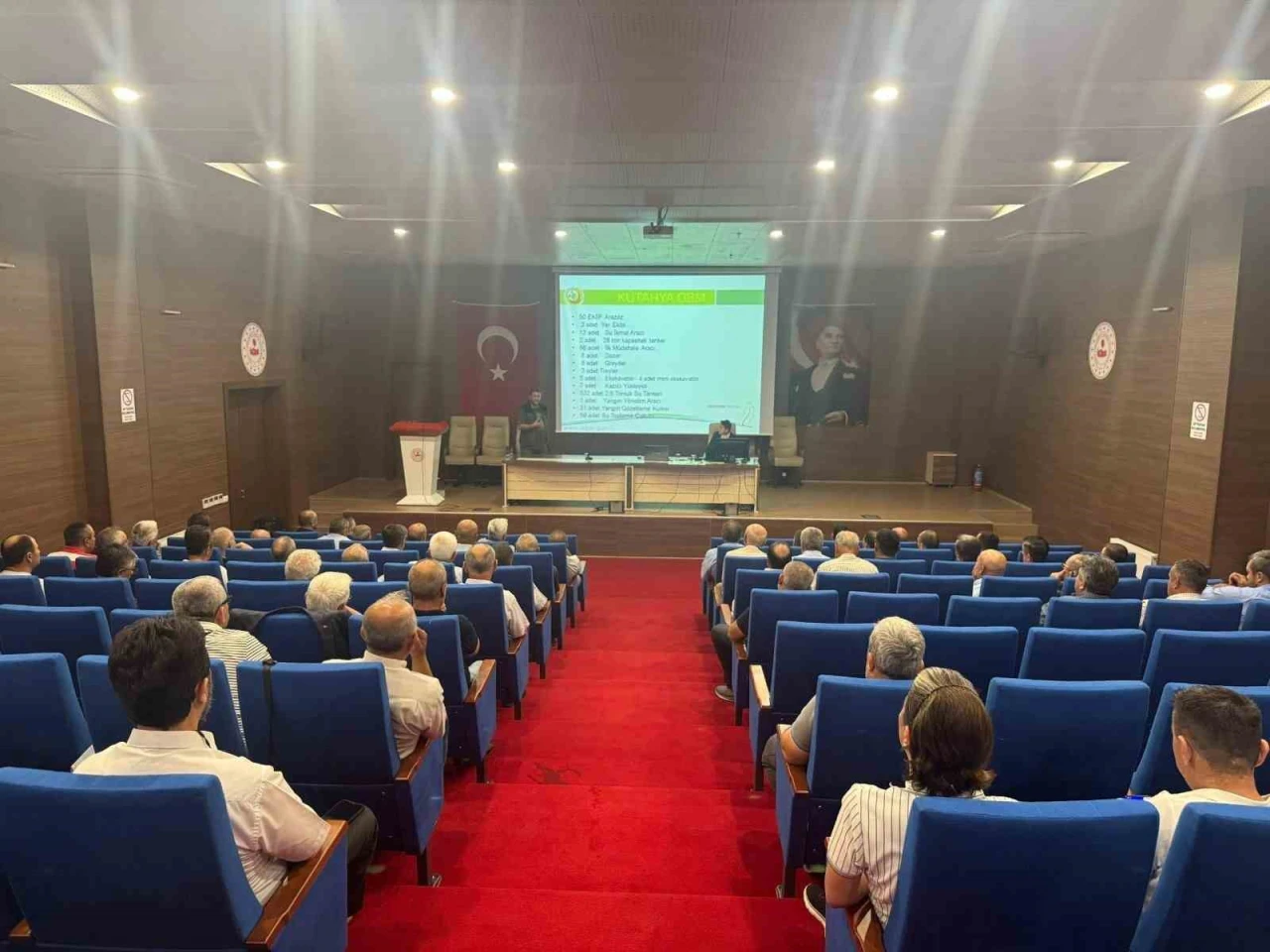 Tavşanlı'da Muhtarlar ve Biçerdöver Sahiplerine Yangınla Mücadele Eğitimi Sunuldu