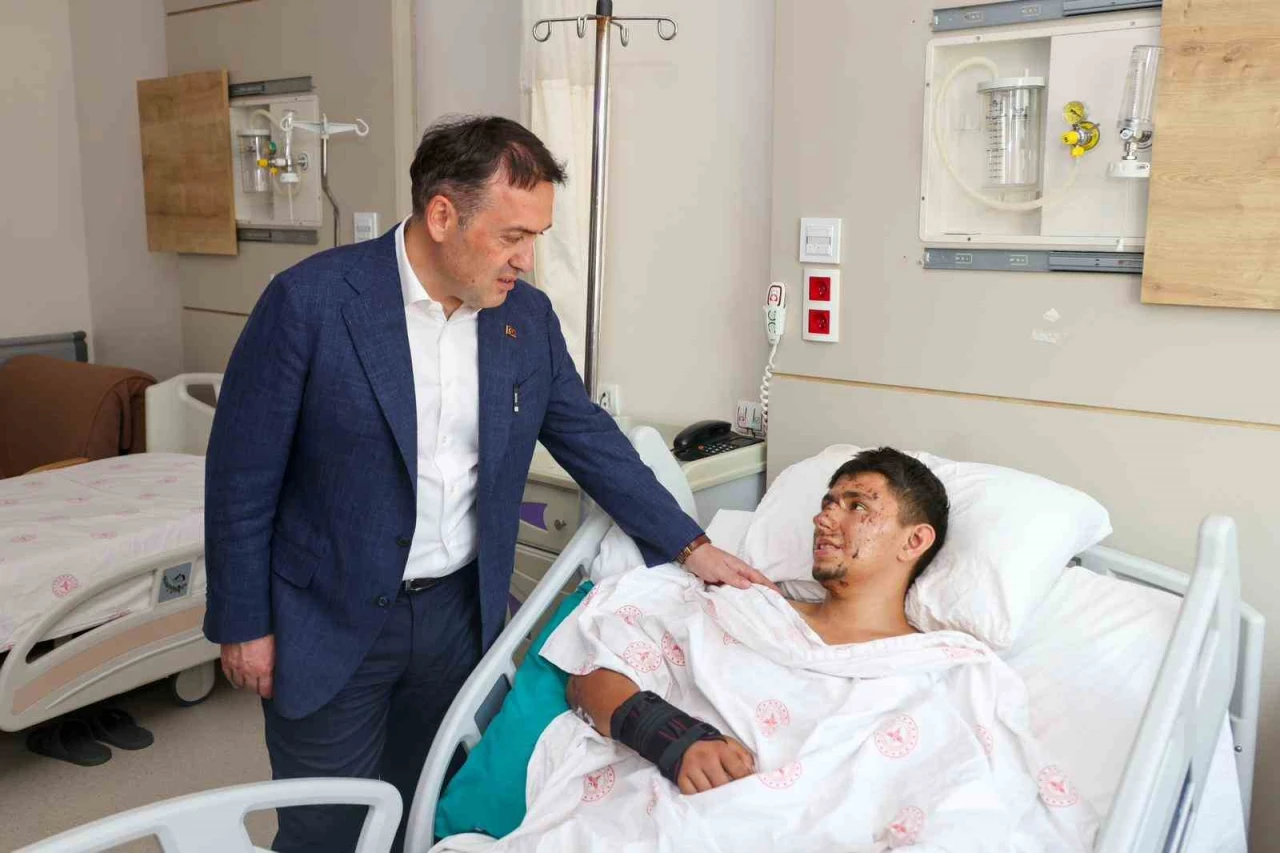 Vali Sözer Hastanedeki Hastalara Moral Ziyaretinde Bulundu