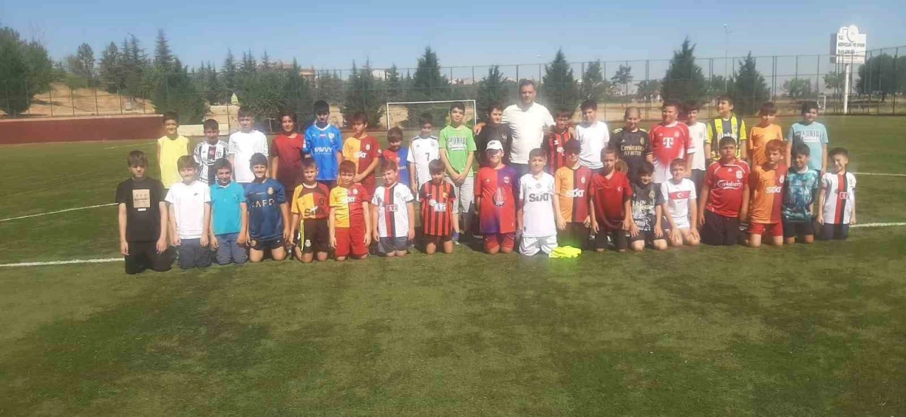 Gençler İçin Yaz Spor Okulu Etkinlikleri Devam Ediyor