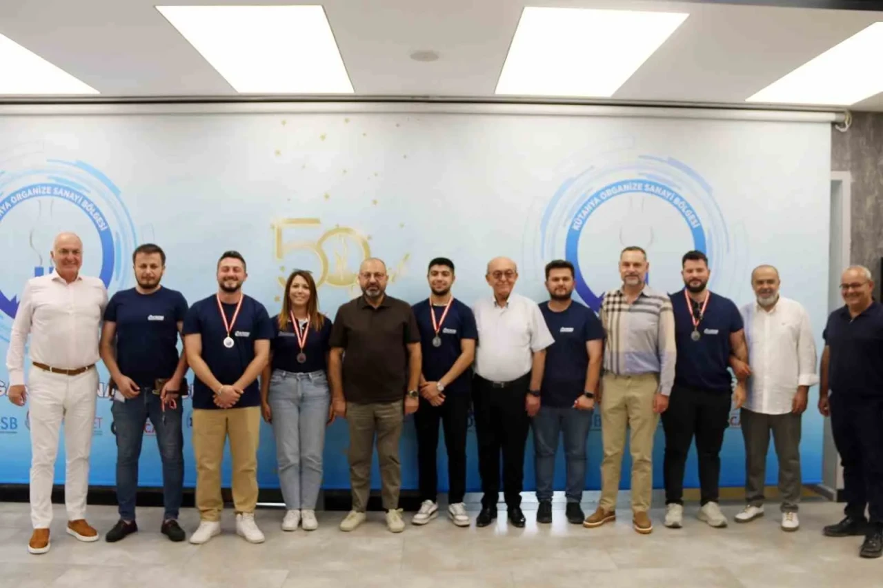 Kütahya OSB Voleybol Turnuvası’nda Şampiyon Keramika Takımı Oldu