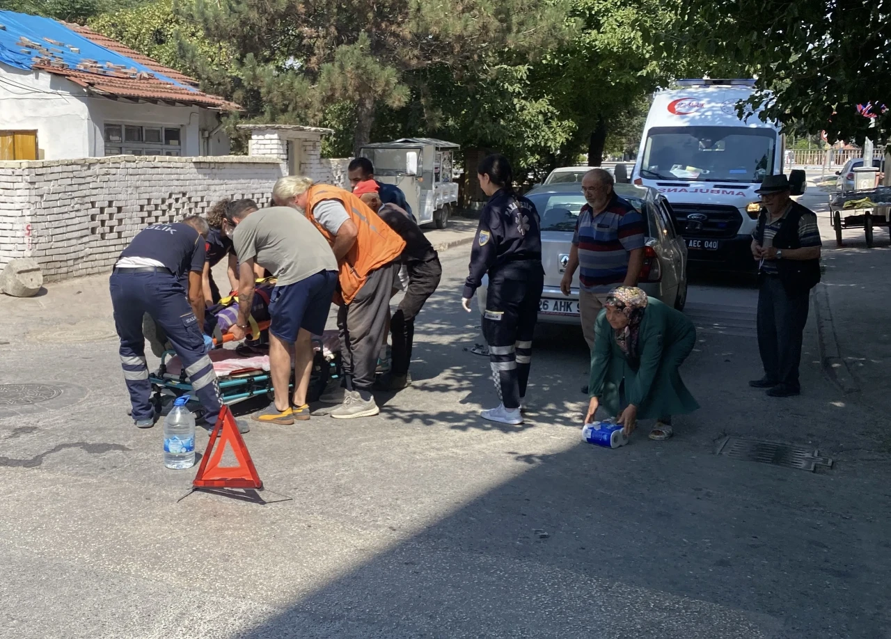 Eskişehir’de Motosikletli Kurye Otomobille Çarpıştı