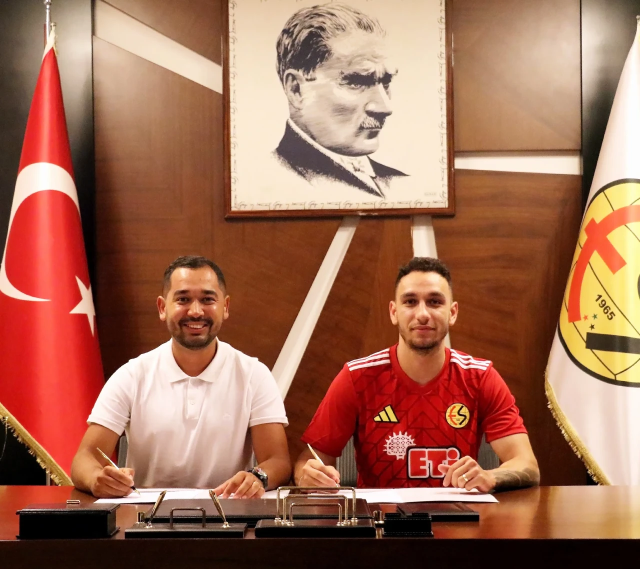 Eskişehirspor, Mustafa İnan'ı transfer ederek kadrosunu güçlendirdi
