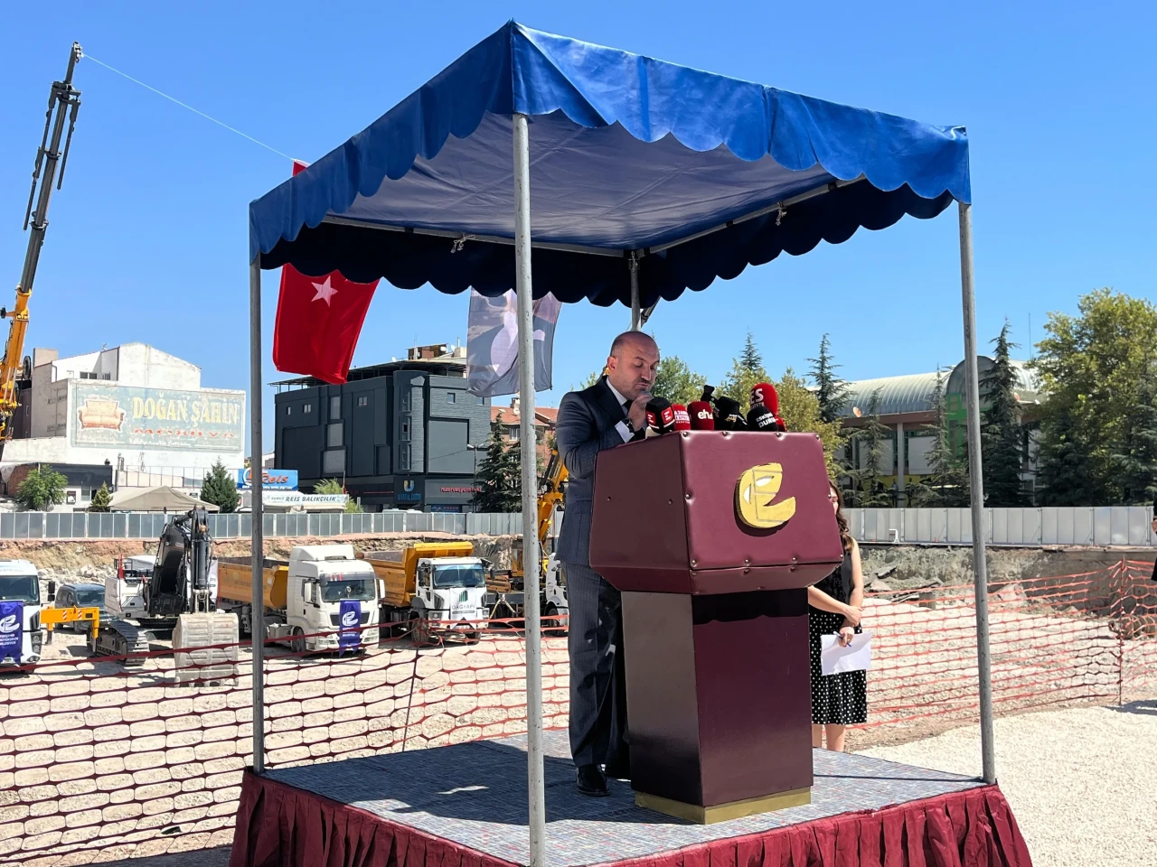 Ak Parti İl Başkanı Gürhan Albayrak Kurtuluş Pazar Yeri Temel Atma Töreninde Konuştu
