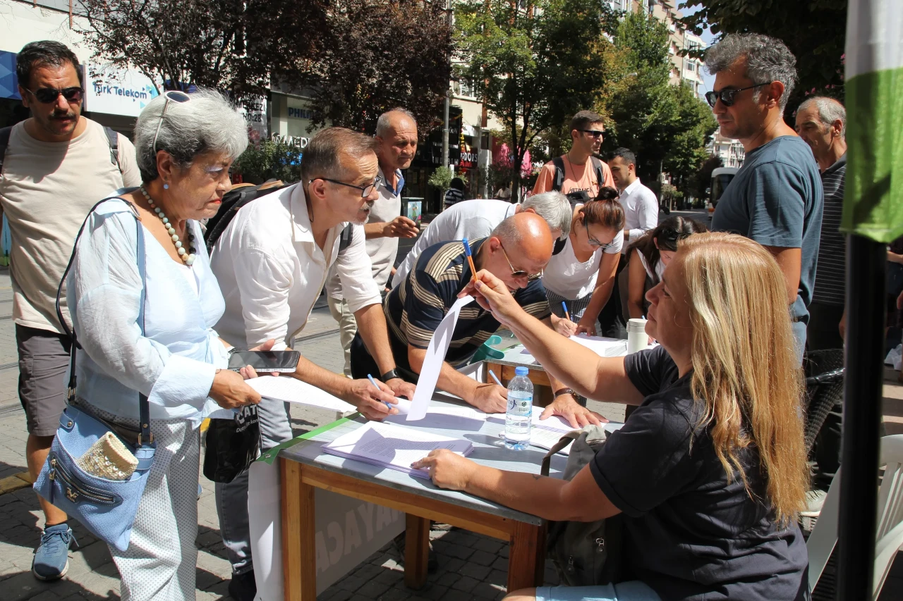 Eskişehir’de maden projesine itiraz süreci için imza standı açıldı