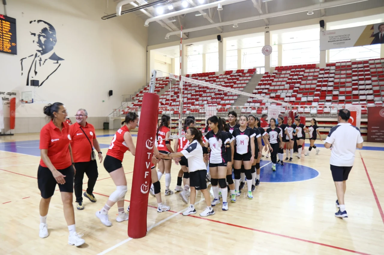 Eskişehir'de Düzenlenen 7. Türkiye Voleybol Şampiyonası Tamamlandı