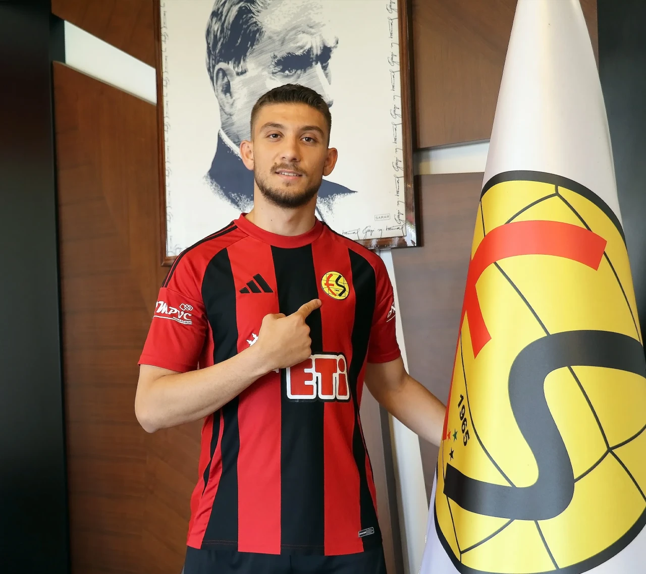 Eskişehirspor, Adanaspor'dan Cem Güzelbay’ı Kadrosuna Kattı