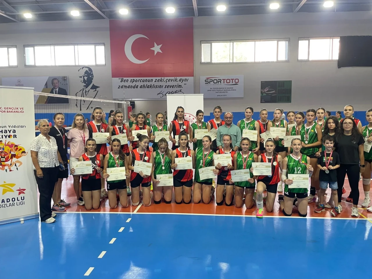 ANALİG Voleybol’da Kız Takımı Türkiye Finallerine Yükseldi