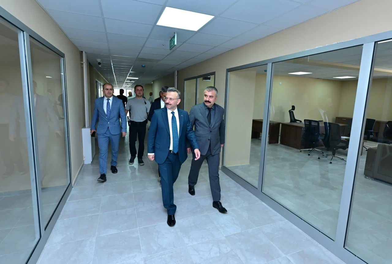 Vali Hüseyin Aksoy’dan Yaşlı Bakım Merkezine Ziyaret
