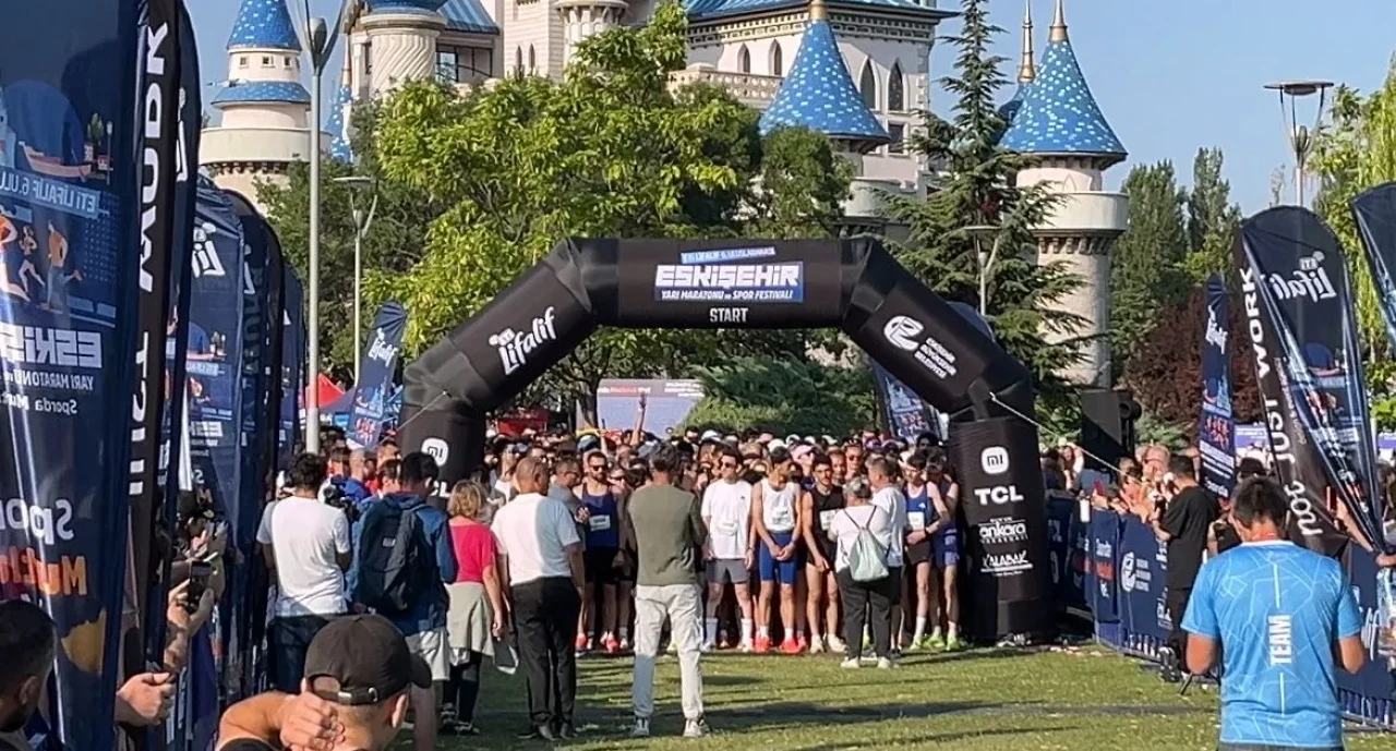 Eskişehir'de 6. Eti Lifalif Yarı Maratonu başladı
