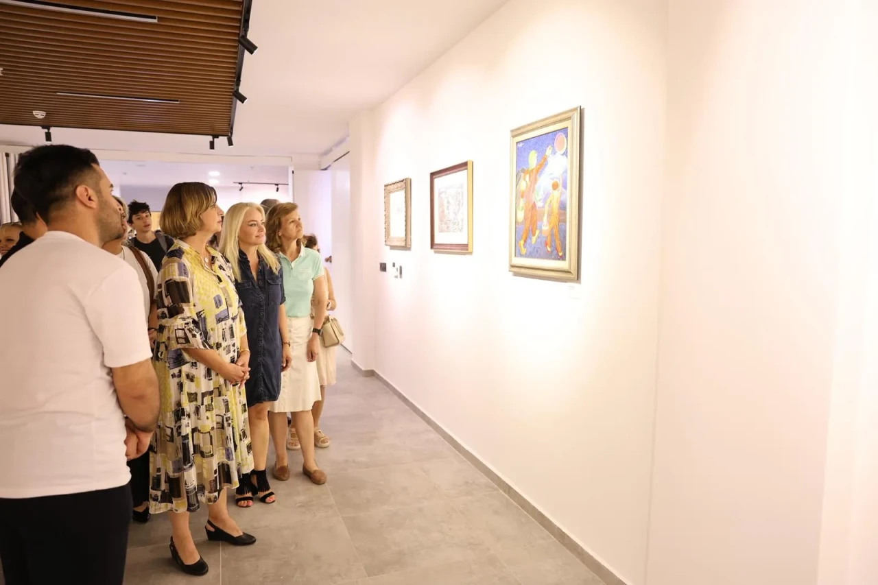 Eskişehir’de “Kesişen İzler” Sergisi Sanat Sokağı’nda Sanatseverlerle Buluştu