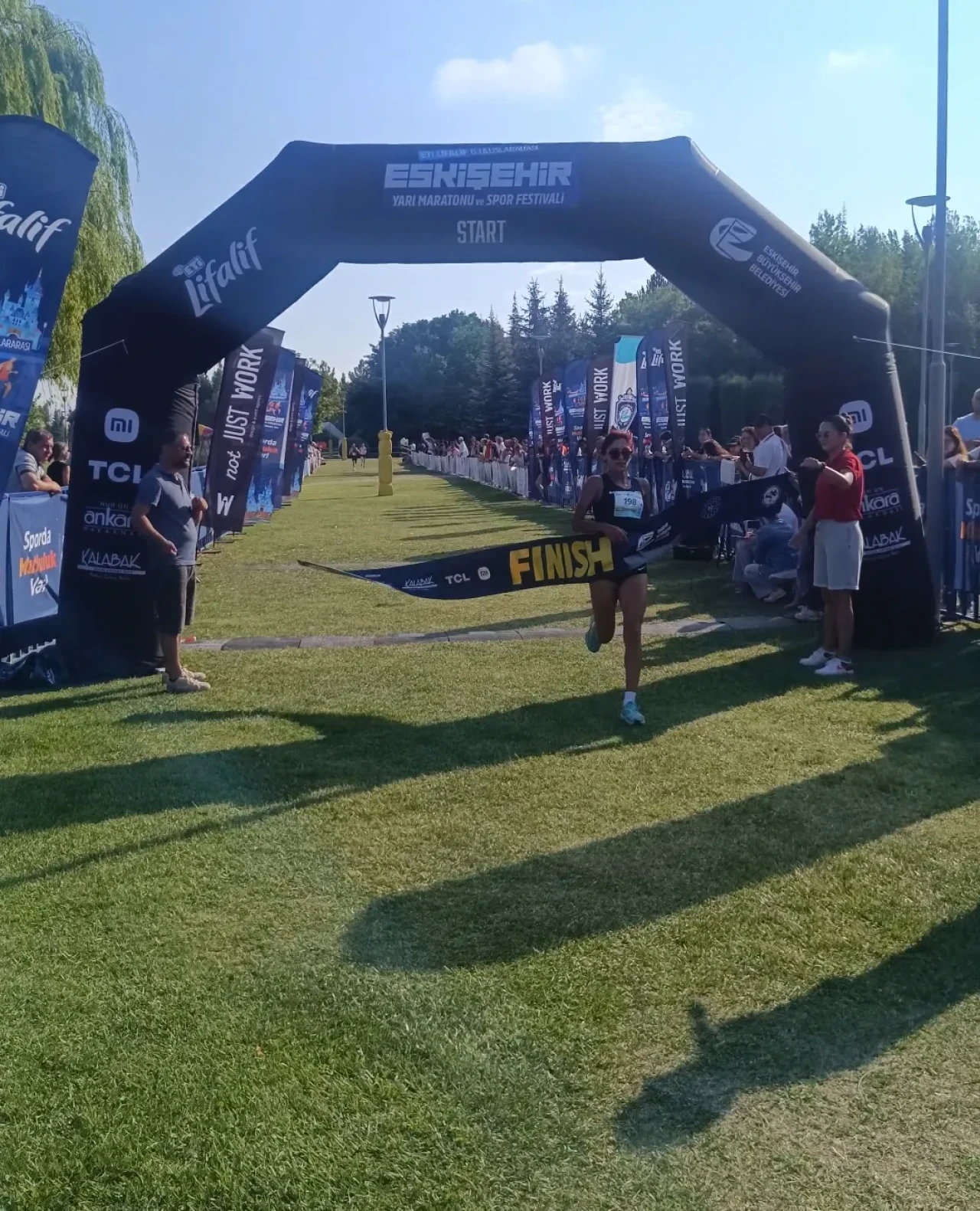 Eskişehir’de 2 bin 25 sporcunun yarıştığı maratonda ödüller sahiplerini buldu