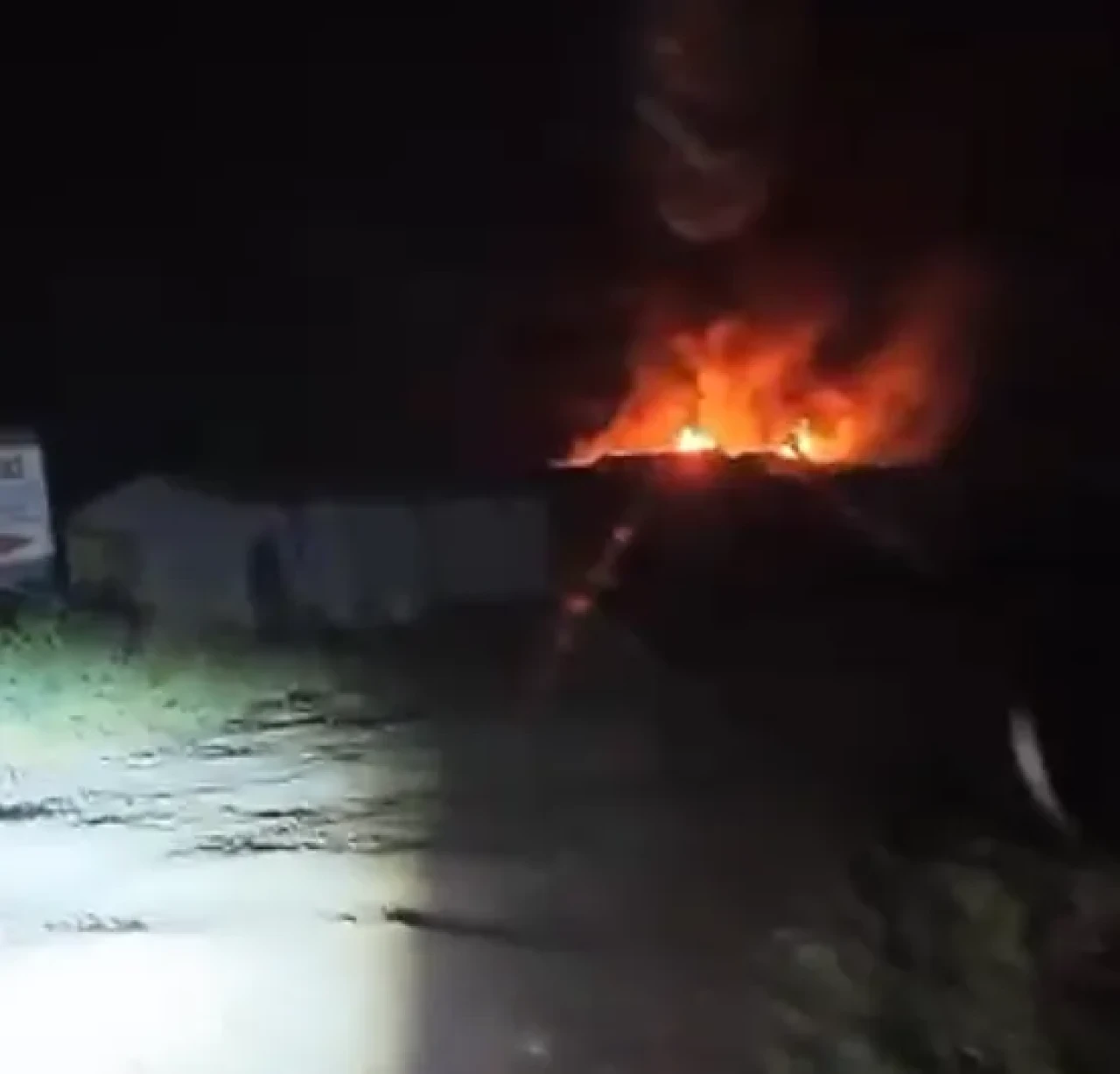 Eskişehir’de Çiftlik Samanlığında Gece Yarısı Yangını: Hayvanlar Son Anda Kurtarıldı