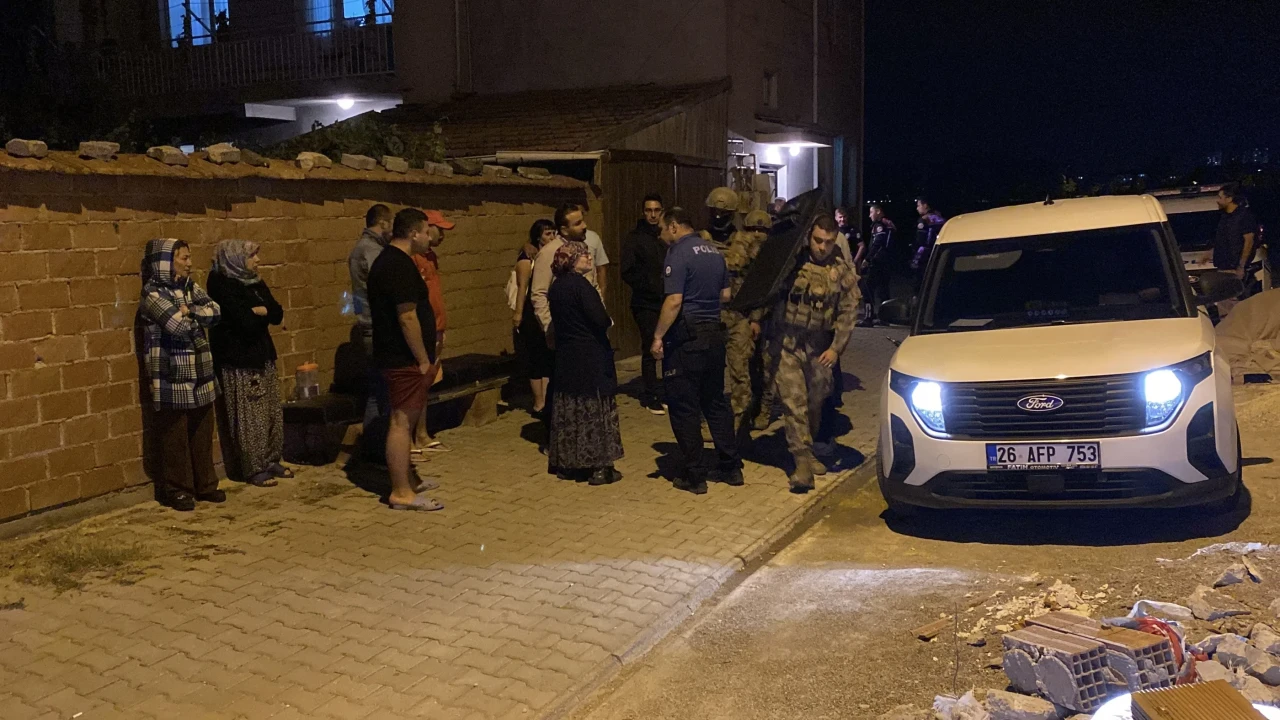 Odaya Kilitlenen Adam İçin Özel Harekat Devreye Girdi