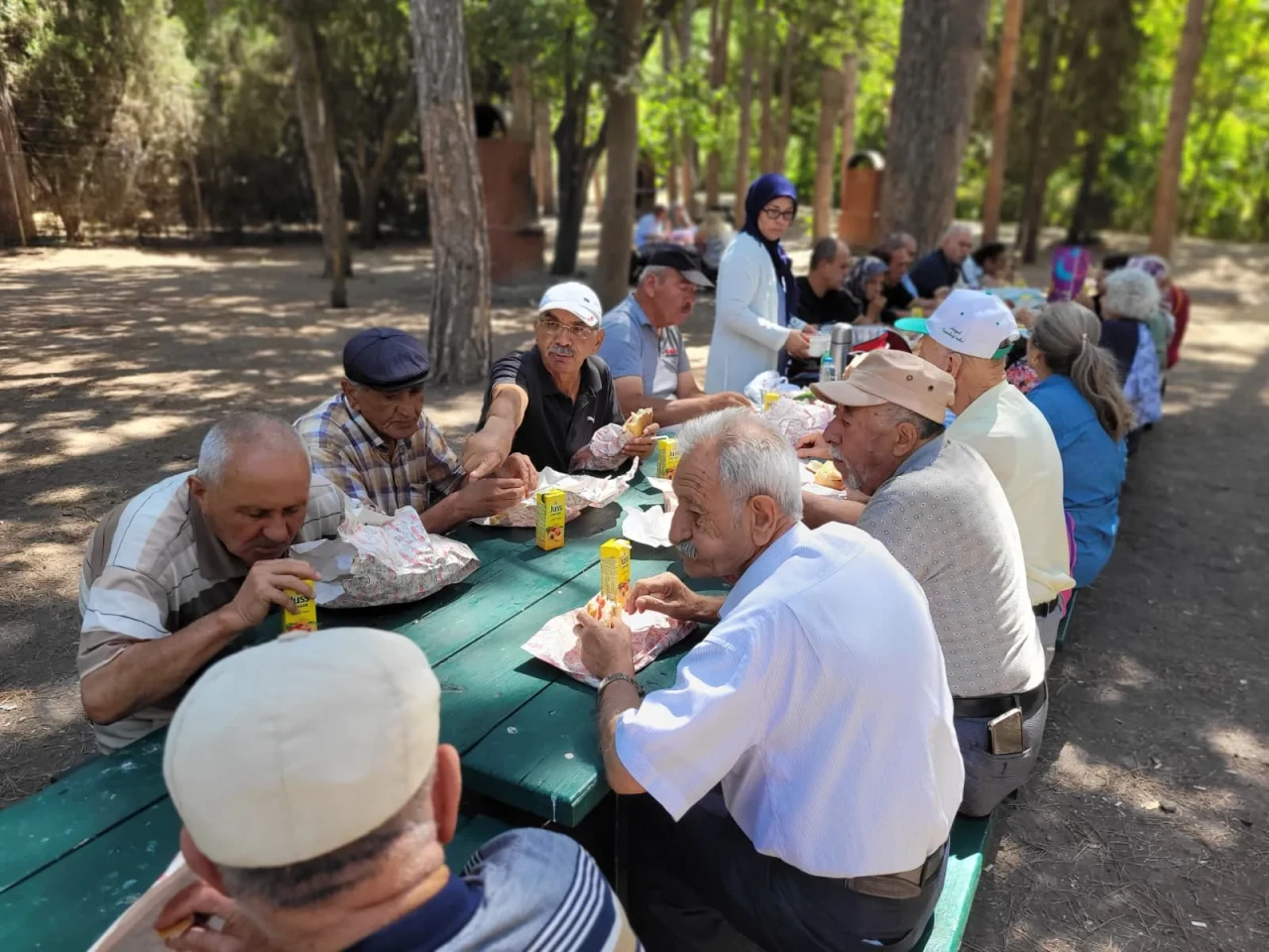 Odunpazarı’nda Kıdemli Vatandaşlara Kaplıca ve Piknik Keyfi