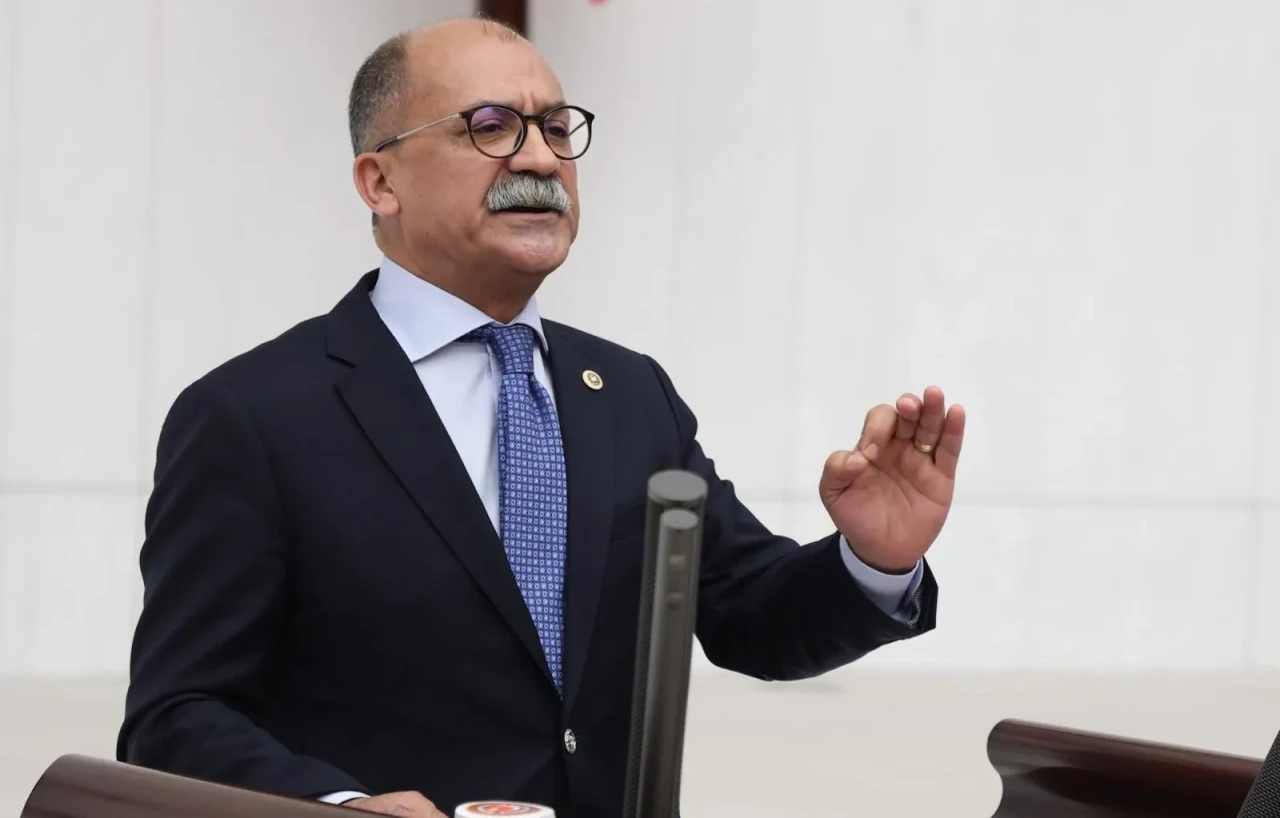 Depremde Sinyal, Yangında İletişim Yok; Çözüm İçin Meclis’e Soru Önergesi