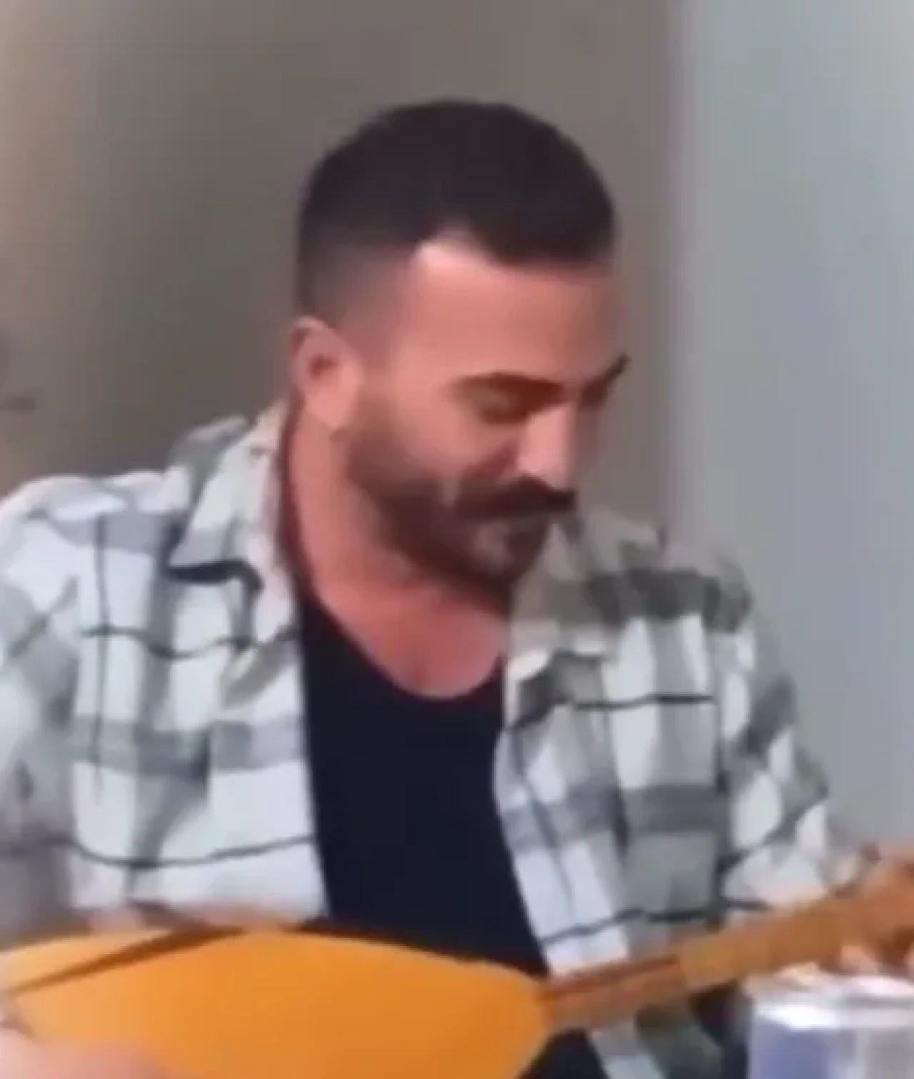 Şehit Orman İşçisi Tolunay Kocaman'ın Türkü Söylediği Görüntüler Yürek Dağladı