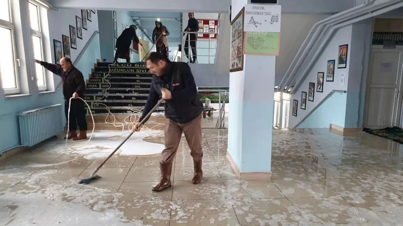 Okullara 230 Geçici Temizlik Personeli Alınacak