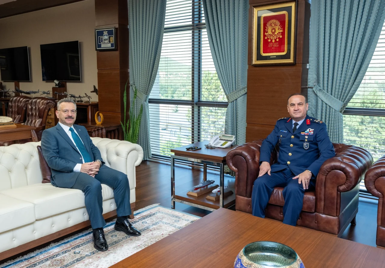 Vali Hüseyin Aksoy’dan Hava Korgeneral Rafet Dalkıran’a İade-i Ziyaret