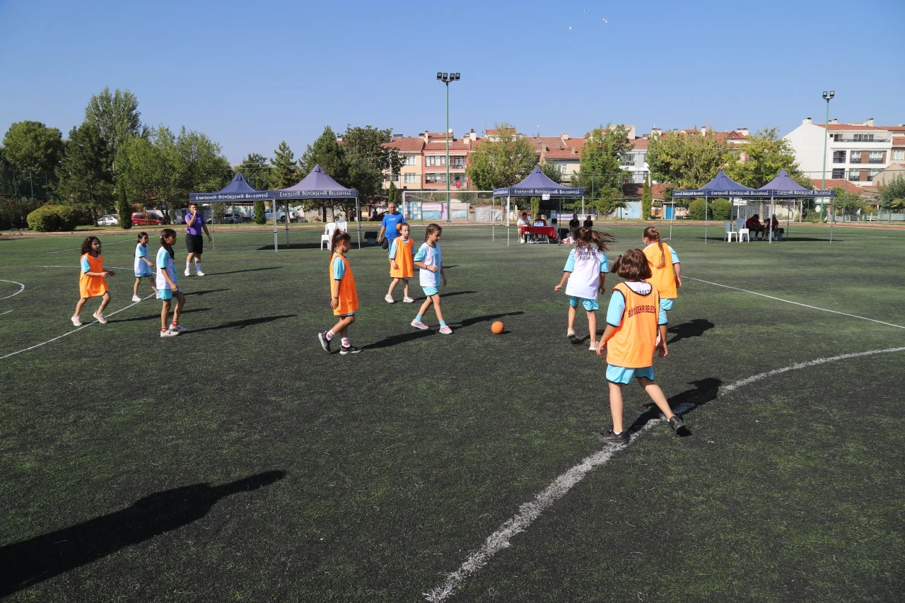 Eskişehir’de 30 Ağustos’a Özel Minikler Futbol Şenliği