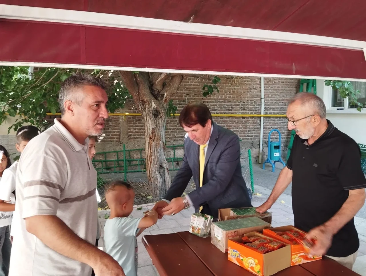 Kur’an-ı Kerim Öğrenen Çocuklara Hediyelerle Moral Desteği