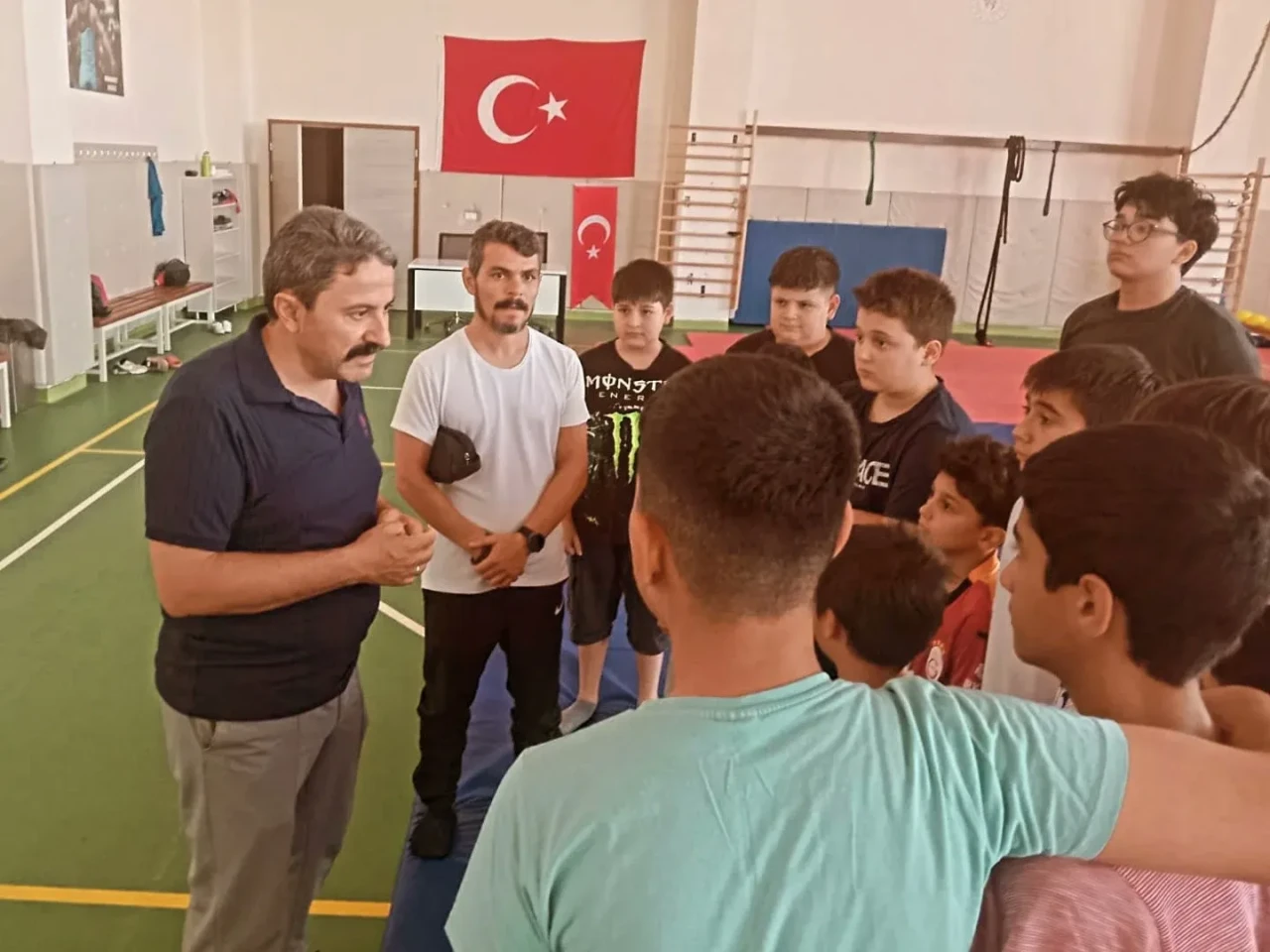Eskişehir Gençlik ve Spor İl Müdürü Hasan Kalın, Genç Güreşçilerle Buluştu